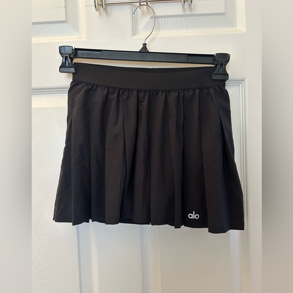 ALO Yoga Black Mini Skirt - Picture 2 of 6